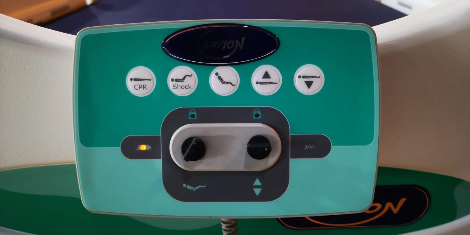 לוח הבקרה למטפל במיטה חשמלית Savion Select 2, עם כפתור CPR